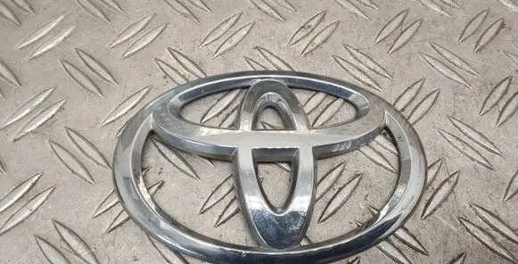 Toyota Urban Cruiser (XP110) Manufacturer badge logo/emblem 