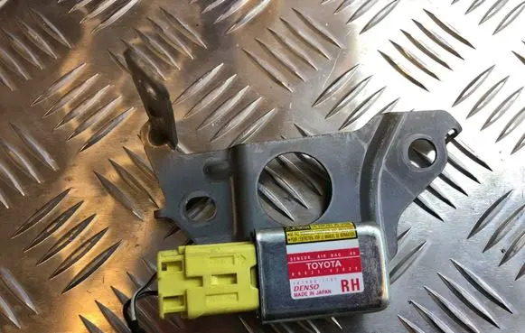 Toyota RAV 4 (XA20) Airbag deployment crash/impact sensor 8983342020 1879001151