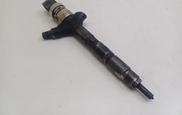 Toyota Corolla Verso E121 Fuel injector 2367027020