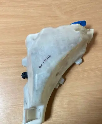 Audi TT Mk1 Windshield washer fluid reservoir/tank 8N0955453A