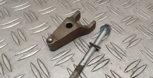 Toyota Avensis T270 Fuel Injector clamp holder 