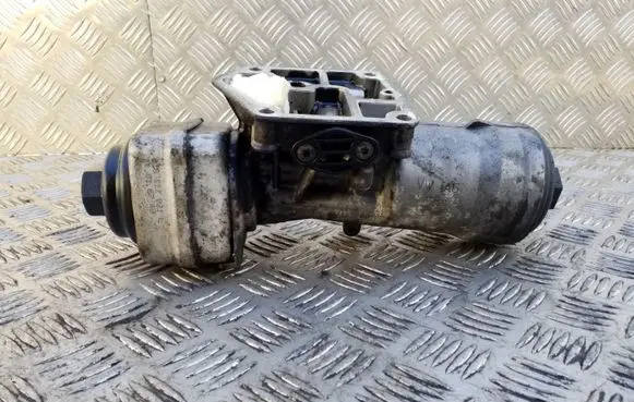 Volkswagen Polo IV 9N3 Oil filter mounting bracket 045115389K 028117021L