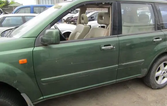 Nissan X-Trail T30 Front door 