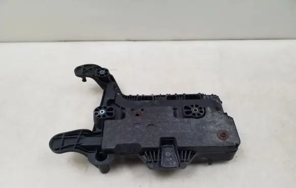 Skoda Superb B6 (3T) Battery bracket 1K0915333