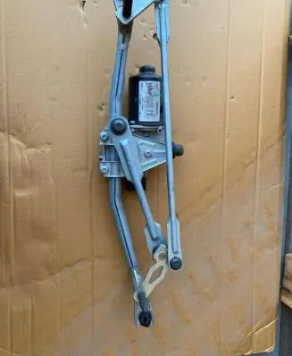 Fiat 500L Front wiper linkage and motor W000035841