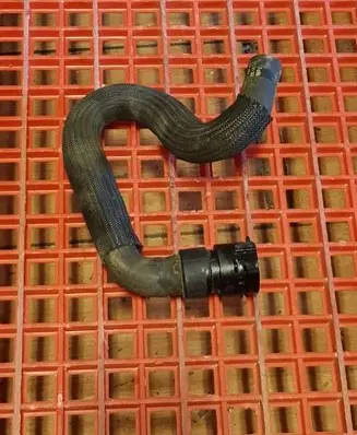 Engine coolant pipe/hose