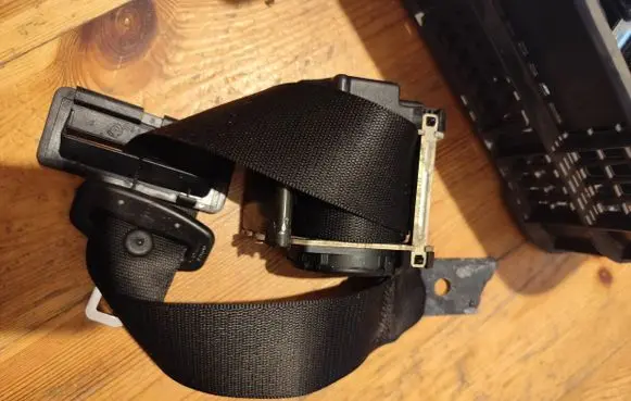 BMW 5 E39 Rear seatbelt 16398D 8198478