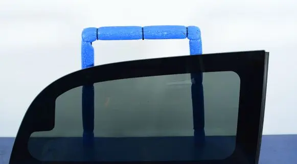 Chrysler Town & Country V Rear side window