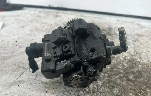 Opel Vivaro Fuel injection high pressure pump 8200950493