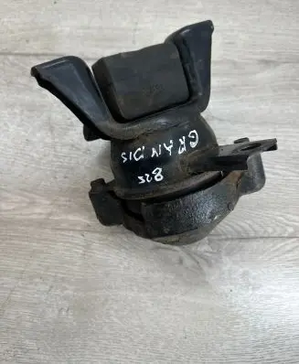 Mitsubishi Grandis Engine mount bracket