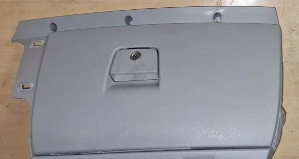 Volvo S40 Glove box
