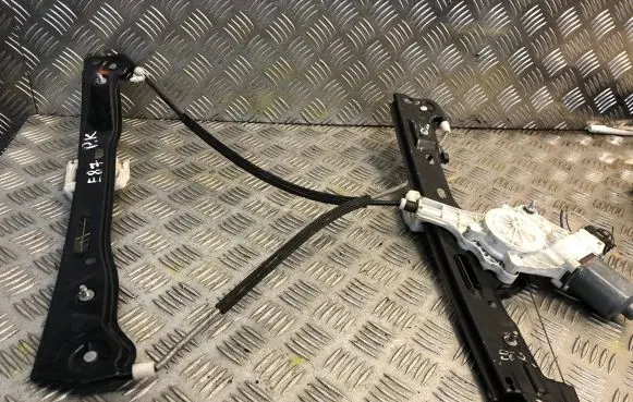 BMW 1 E81 E87 Front door electric window regulator 7067795