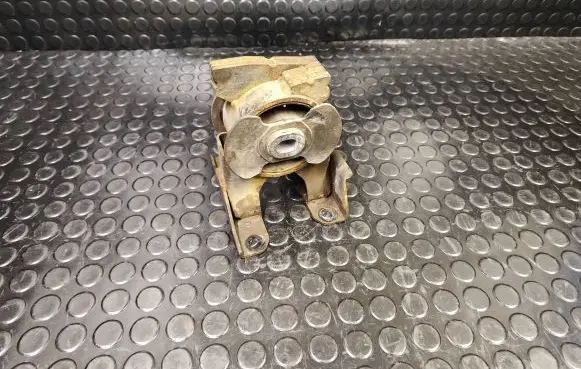 Nissan Leaf I (ZE0) Engine mount bracket