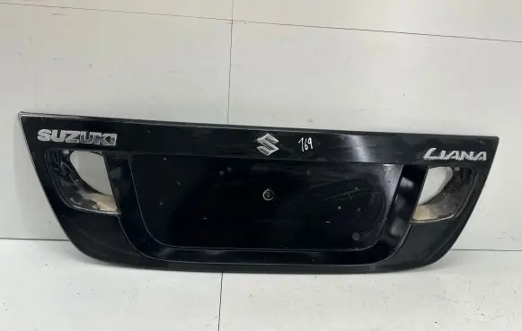Tailgate trim