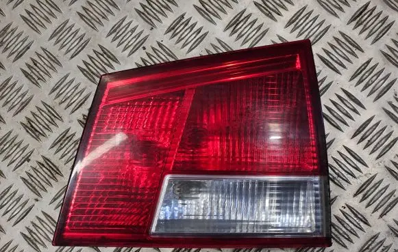 Tailgate rear/tail lights