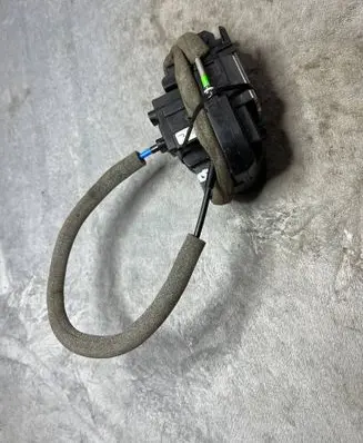 Nissan Qashqai Rear glass lock/latch C795 82501EY10D
