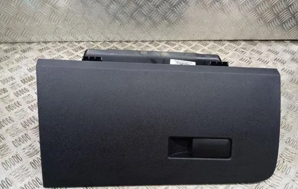 Opel Astra L Glove box