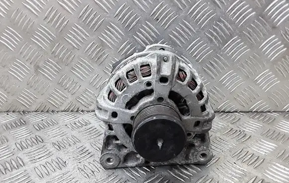 Renault Sandero II Generator/alternator 231002949RB