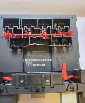 Volkswagen PASSAT B6 Fuse module 3C0937049AE