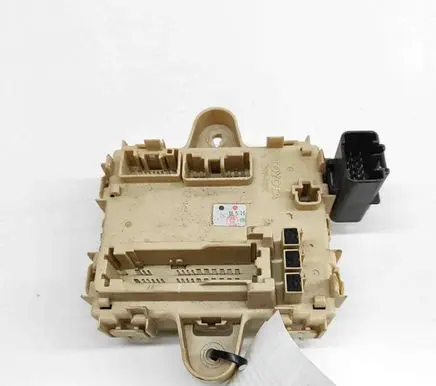 Lexus RX 330 - 350 - 400H Fuse module 8267048060