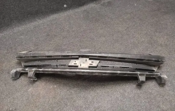 Chevrolet Camaro Front bumper upper radiator grill 84140576 A1RC