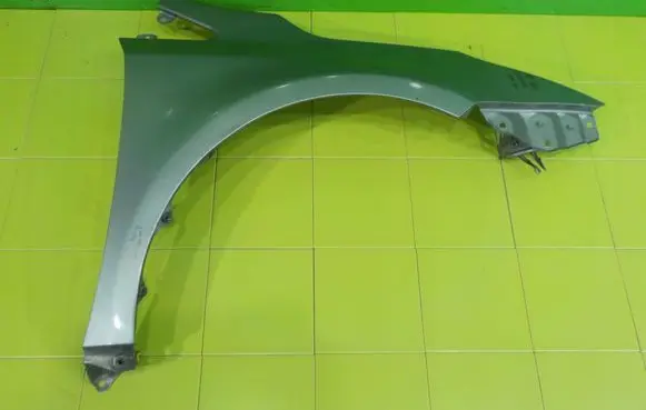 Toyota Avensis T270 Fender PRZOD XP260