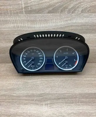 BMW 5 E60 E61 Speedometer (instrument cluster) 6983153 110080213 542