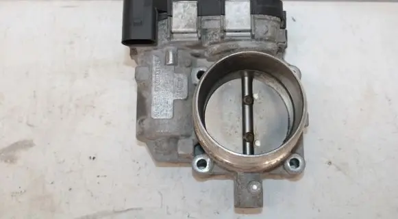Volkswagen Golf V Throttle valve 03C133062D
