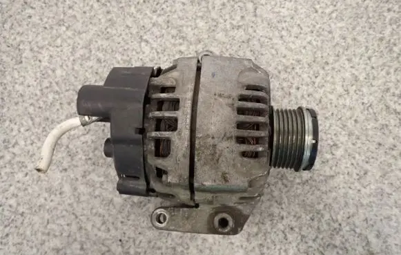 Suzuki Swift I Generator/alternator