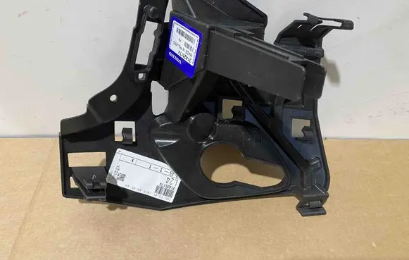 Front bumper mounting bracket