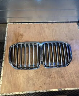 BMW X7 G07 Front bumper upper radiator grill 2454895