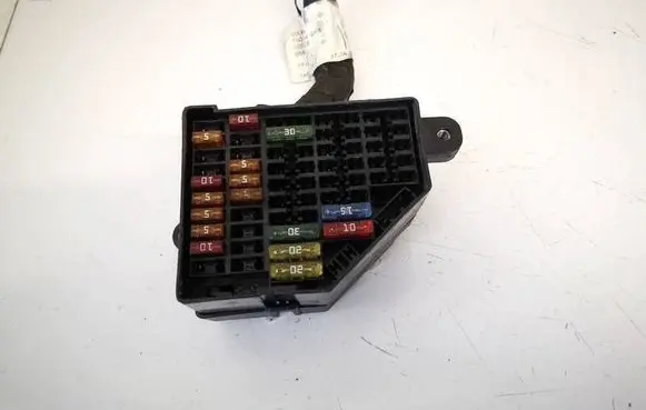Volkswagen PASSAT B6 Fuse box set