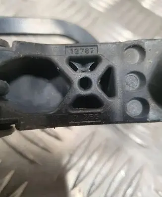 Peugeot 107 Front wiper blade arm 12787