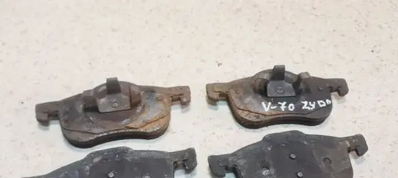 Volvo V70 Brake pads (front) 