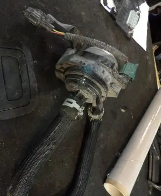 Nissan Leaf I (ZE0) Water pump 215815SA0A