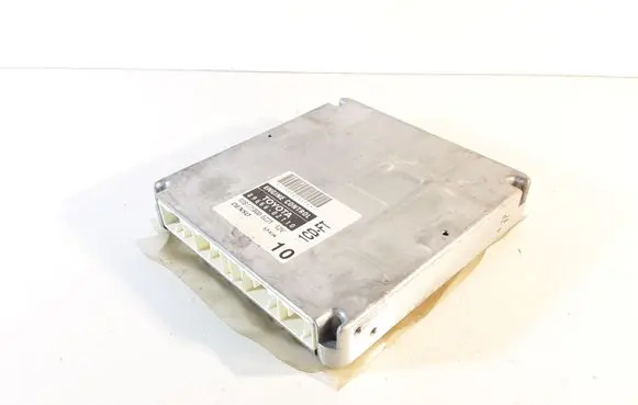 Toyota Corolla E120 E130 Engine control unit/module 8966602110 MB1758005221