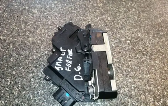Smart ForFour I Rear door lock A4547300135