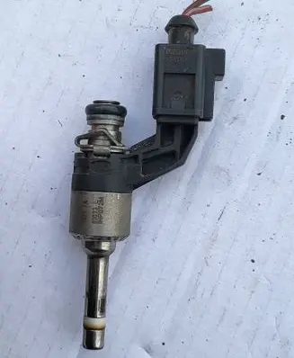 Volkswagen Sharan Fuel injector 03C906036M