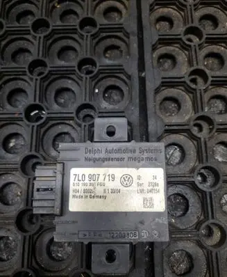 Volkswagen Touareg I Alarm control unit/module 7L0907719 12203806 51019035