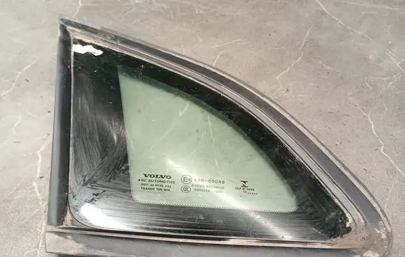 Volvo V40 Rear side window