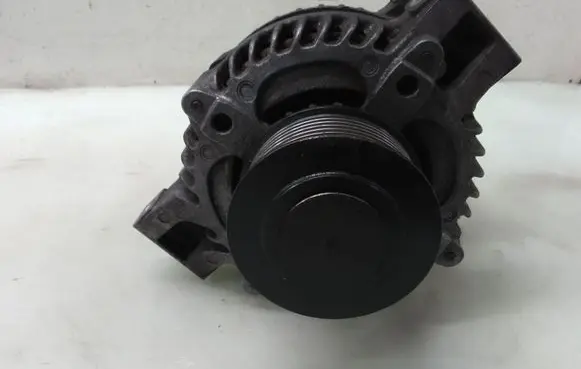 Honda CR-V Generator/alternator 1042104860