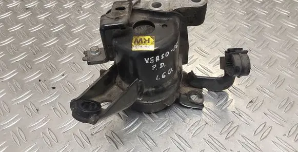 Toyota Verso Engine mount bracket