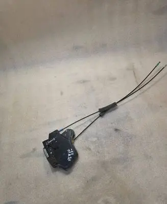Toyota Corolla Verso E121 Rear door lock 