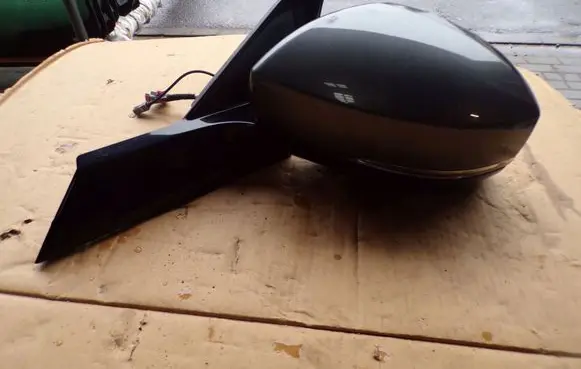 Land Rover Discovery 5 Front door electric wing mirror