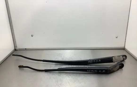 Toyota Yaris Front wiper blade arm