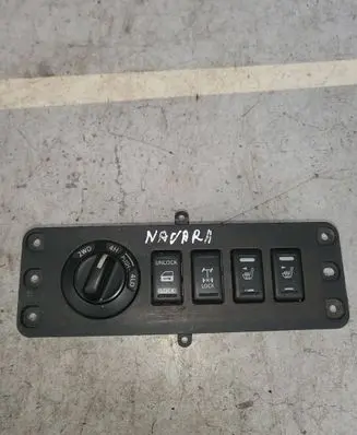 Nissan Navara D40 Other switches/knobs/shifts 061b54