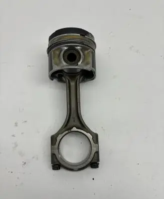 Toyota Avensis T250 Piston with connecting rod