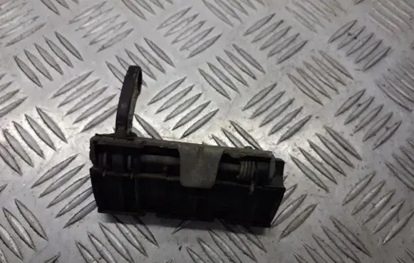 Mitsubishi Outlander Tailgate opening switch 
