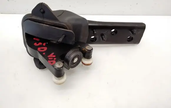 Opel Movano B Sliding door middle roller runner 777640623R