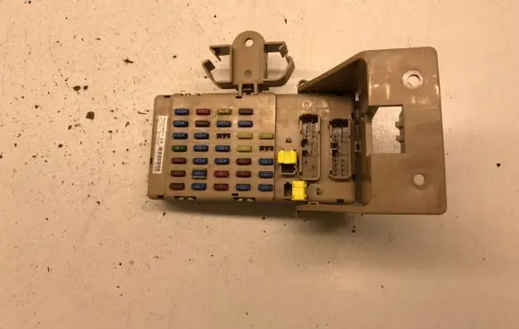 Subaru Legacy Fuse module 82201AG010